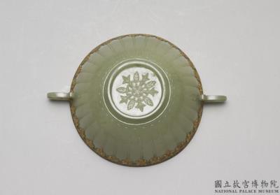 图片[3]-Jade bowl with two leaf-shaped handles, India-China Archive